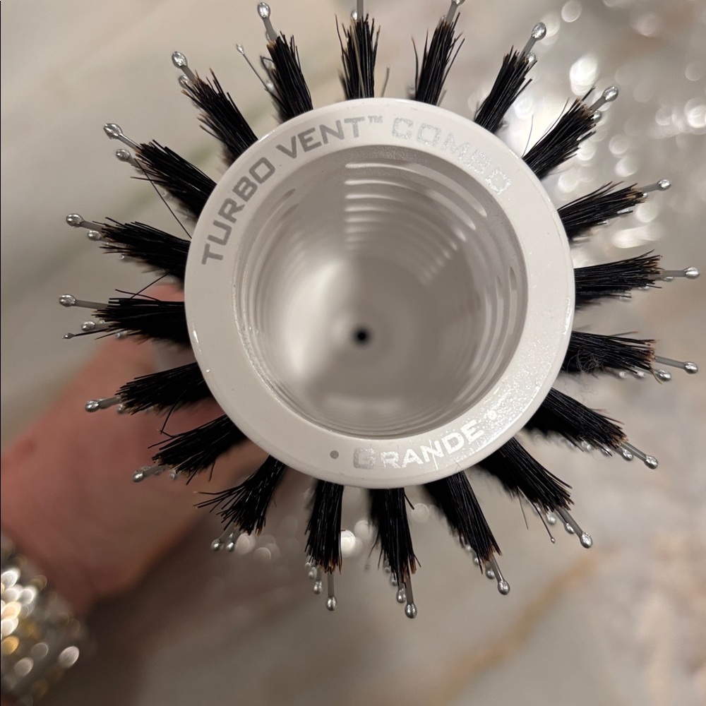 Ceramic + Ion Hair Brush - Picture 4 of 6